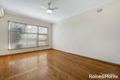 Property photo of 32 Matthews Square Ingleburn NSW 2565