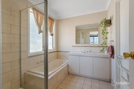 Property photo of 16 Wright Court Somerville WA 6430