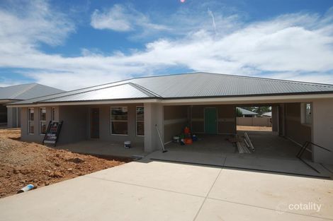 6 Hollows Cres, Lloyd, NSW 2650