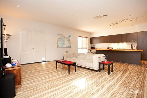 Property photo of 5 King Circuit Caroline Springs VIC 3023