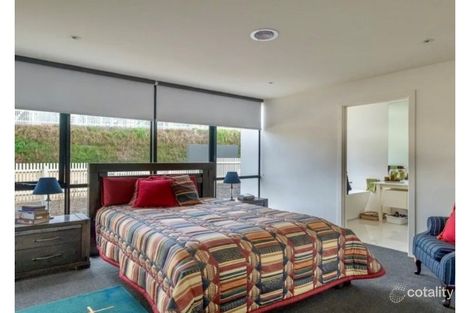 Property photo of 22 Bardaster Boulevard Chirnside Park VIC 3116