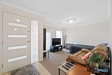 Property photo of 8 Chaucer Way Drouin VIC 3818