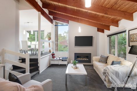 Property photo of 18 Palpera Terrace Greensborough VIC 3088