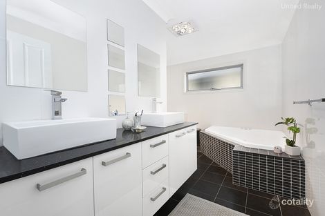 Property photo of 8 Fysh Avenue Middleton Grange NSW 2171