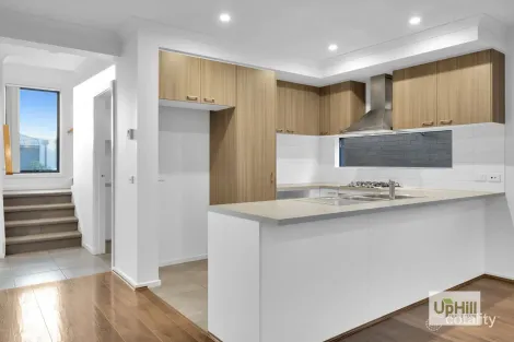 Property photo of 7 Portrait Place Clyde North VIC 3978