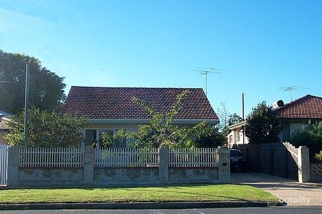 Property photo of 18 Fifth Avenue Beaconsfield WA 6162