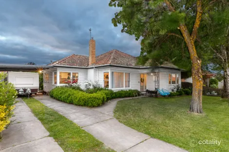 Property photo of 29 Grandview Grove Wendouree VIC 3355
