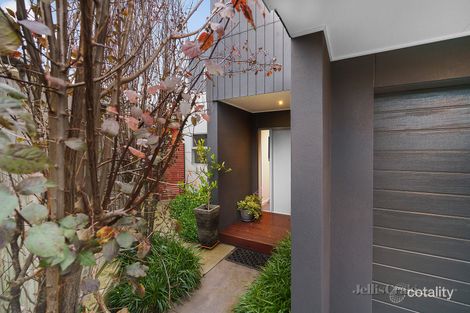 Property photo of 2/22 Napier Street Black Hill VIC 3350
