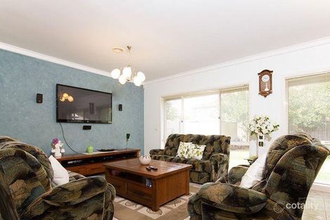 Property photo of 19 Vivienne Way Berwick VIC 3806