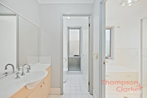 Property photo of 40 Lord Howe Drive Ashtonfield NSW 2323