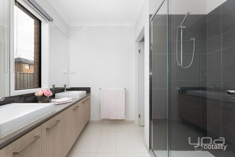 Property photo of 19 Delson Way Mickleham VIC 3064