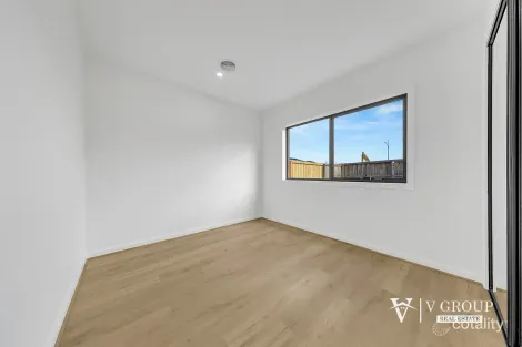 Property photo of 23 Proserpine Crescent Donnybrook VIC 3064