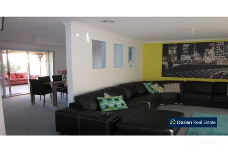 Property photo of 33 Genoa Way Cranbourne West VIC 3977