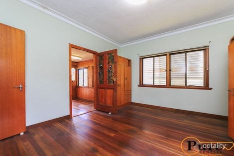 Property photo of 28 Howsan Street Mount Gravatt East QLD 4122