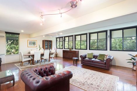 8 Chapel Hill Rd, Chapel Hill, QLD 4069