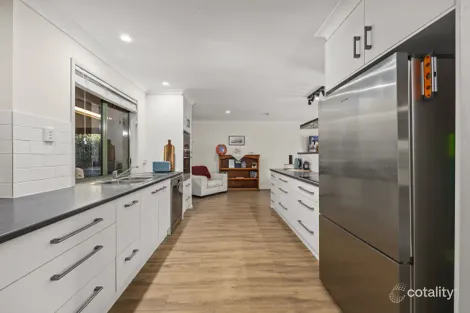 Property photo of 8 McDougall Close Silkstone QLD 4304