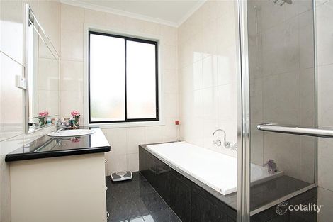 Property photo of 5 King Circuit Caroline Springs VIC 3023