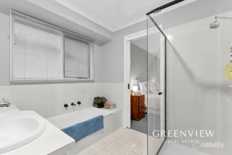 Property photo of 19 Frances Crescent Cranbourne North VIC 3977