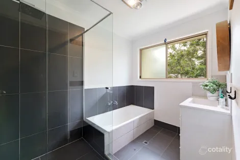 Property photo of 28 Barber Road Ferny Hills QLD 4055