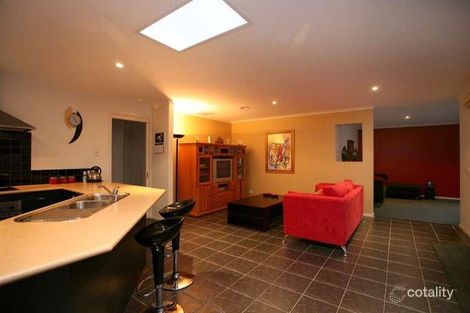 Property photo of 68 Montbrae Circuit Narre Warren North VIC 3804
