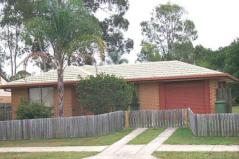 32 Emerald Dr, Regents Park, QLD 4118