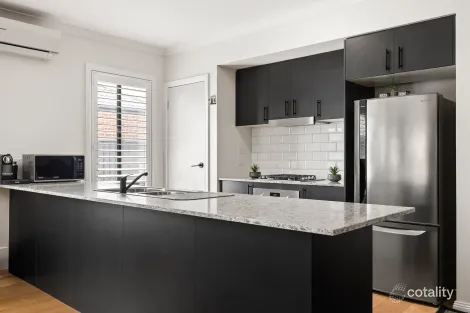 Property photo of 9 Eaglehawk Boulevard Eynesbury VIC 3338