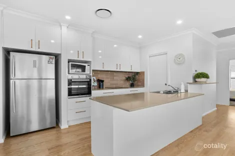 Property photo of 8 Ondaroo Crest Old Bar NSW 2430