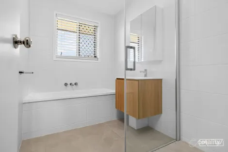 Property photo of 7 Rowe Crescent Taranganba QLD 4703