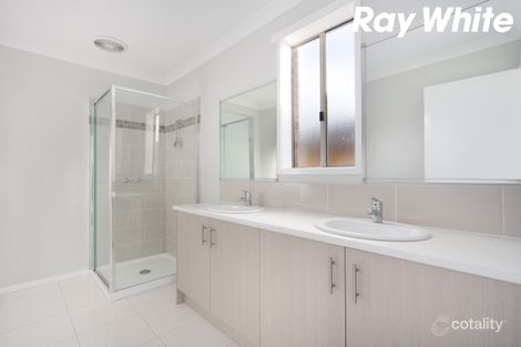 Property photo of 68 Greendale Boulevard Pakenham VIC 3810