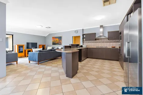 12 Waterview Pde, Southern River, WA 6110