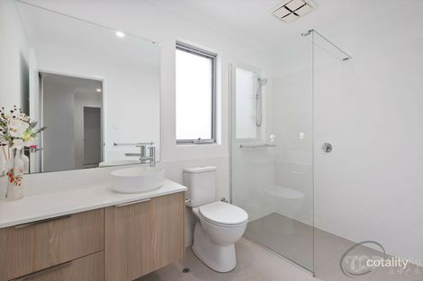 Property photo of 12 Catseye Walk Treeby WA 6164