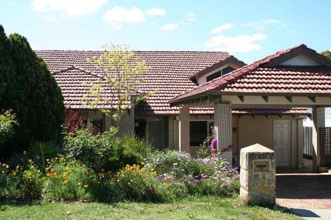 4 Athlone Rd, Floreat, WA 6014