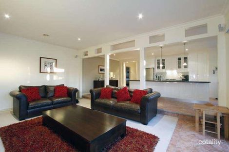 Property photo of 10 Lynton Place Sale VIC 3850