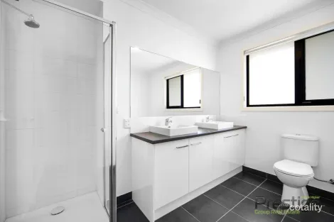 Property photo of 2/8 Mountview Drive Diggers Rest VIC 3427