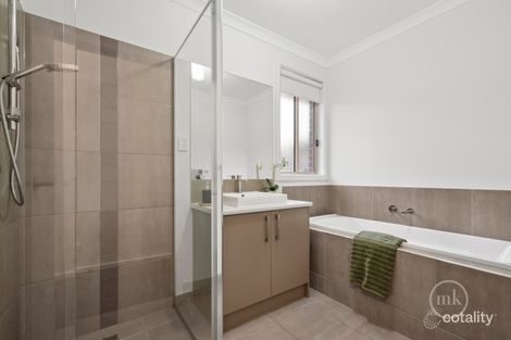 Property photo of 24 Gyrfalcon Way Doreen VIC 3754