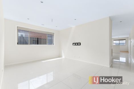 Property photo of 27 Hackney Circuit Clyde North VIC 3978