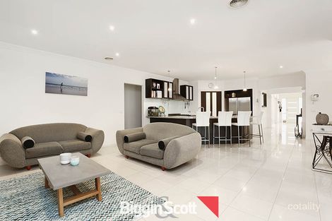Property photo of 2 Hobart Avenue Berwick VIC 3806