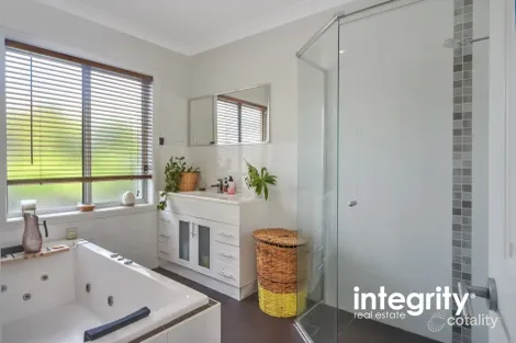 Property photo of 51 Emerald Drive Meroo Meadow NSW 2540