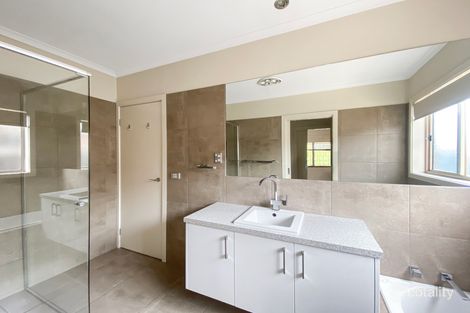 Property photo of 2 Wicklow Place Grovedale VIC 3216