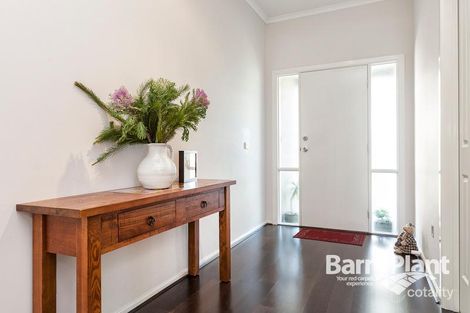 Property photo of 12 Fenland Place Keysborough VIC 3173