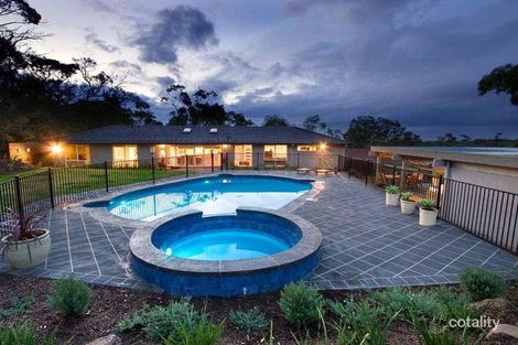 Property photo of 8 Alverstone Grove Mount Eliza VIC 3930