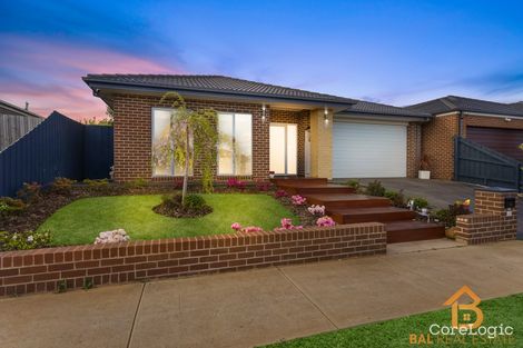 Property photo of 40 Toolern Waters Drive Weir Views VIC 3338