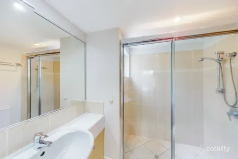 Property photo of 2/33 Humpybong Esplanade Redcliffe QLD 4020