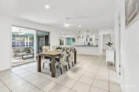 Property photo of 2 Yaraan Crescent Beachmere QLD 4510