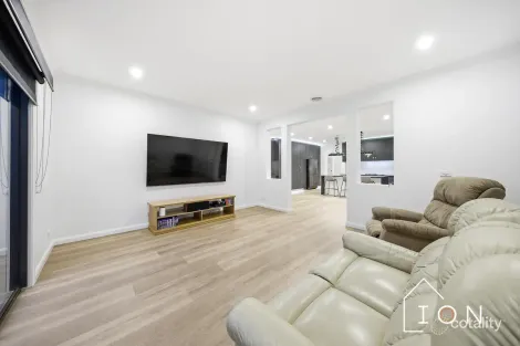 Property photo of 28 Amarillo Drive Cranbourne South VIC 3977