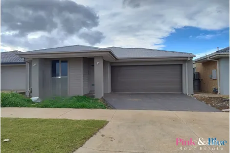 28 Tamworth Dr, Rockbank, VIC 3335