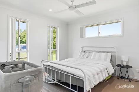 Property photo of 12 Alison Drive Kalkie QLD 4670