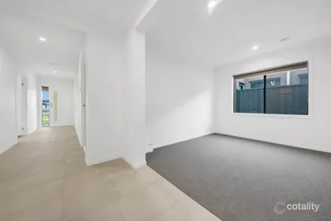 Property photo of 22 Mantis Circuit Tarneit VIC 3029