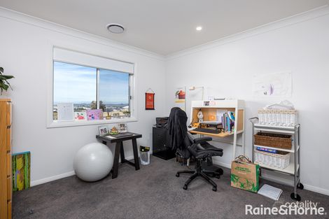 Property photo of 32 Jumbuck Drive Gobbagombalin NSW 2650