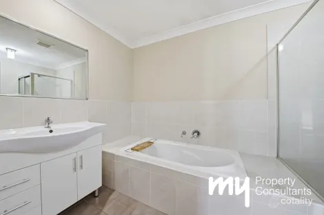 Property photo of 3A Beyer Place Currans Hill NSW 2567